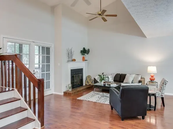 305 River Run Dr, Sandy Springs, GA 30350