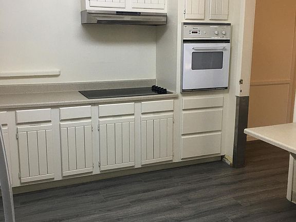 4th image of 2402 Wyoming Blvd NE