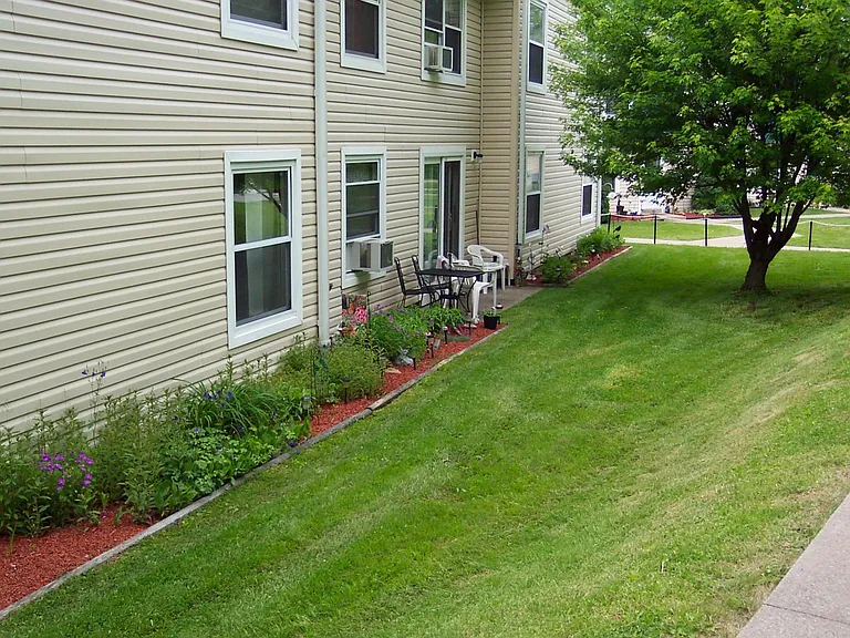 700 Mitchell Dr — Photo 1