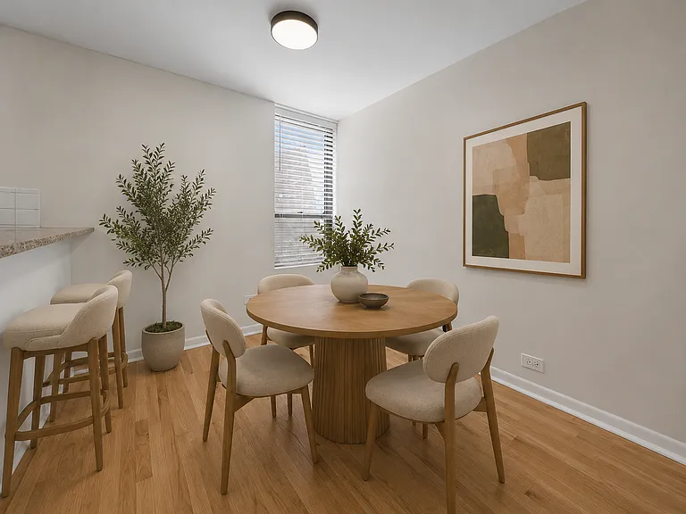 636 W Webster Ave #304 — Photo 7