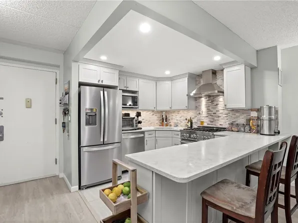 777 N Macquesten Parkway #306, Mount Vernon, NY 10552