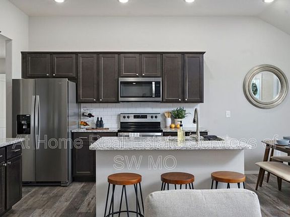 3rd image of 227 W Canterbury Ln