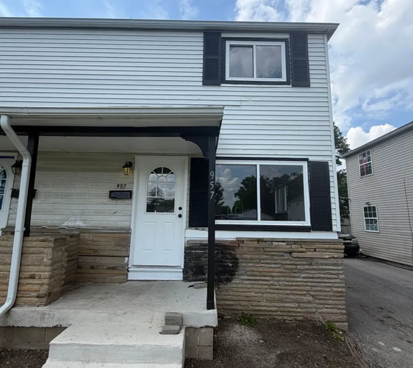 957 Racine Ave