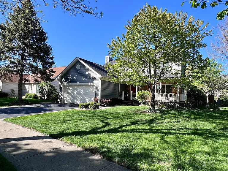 1229 Spring Creek Rd — Photo 2