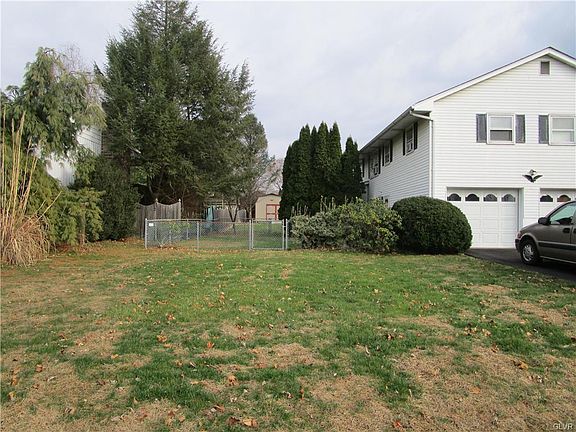 5th image of 2601 Clover Dr