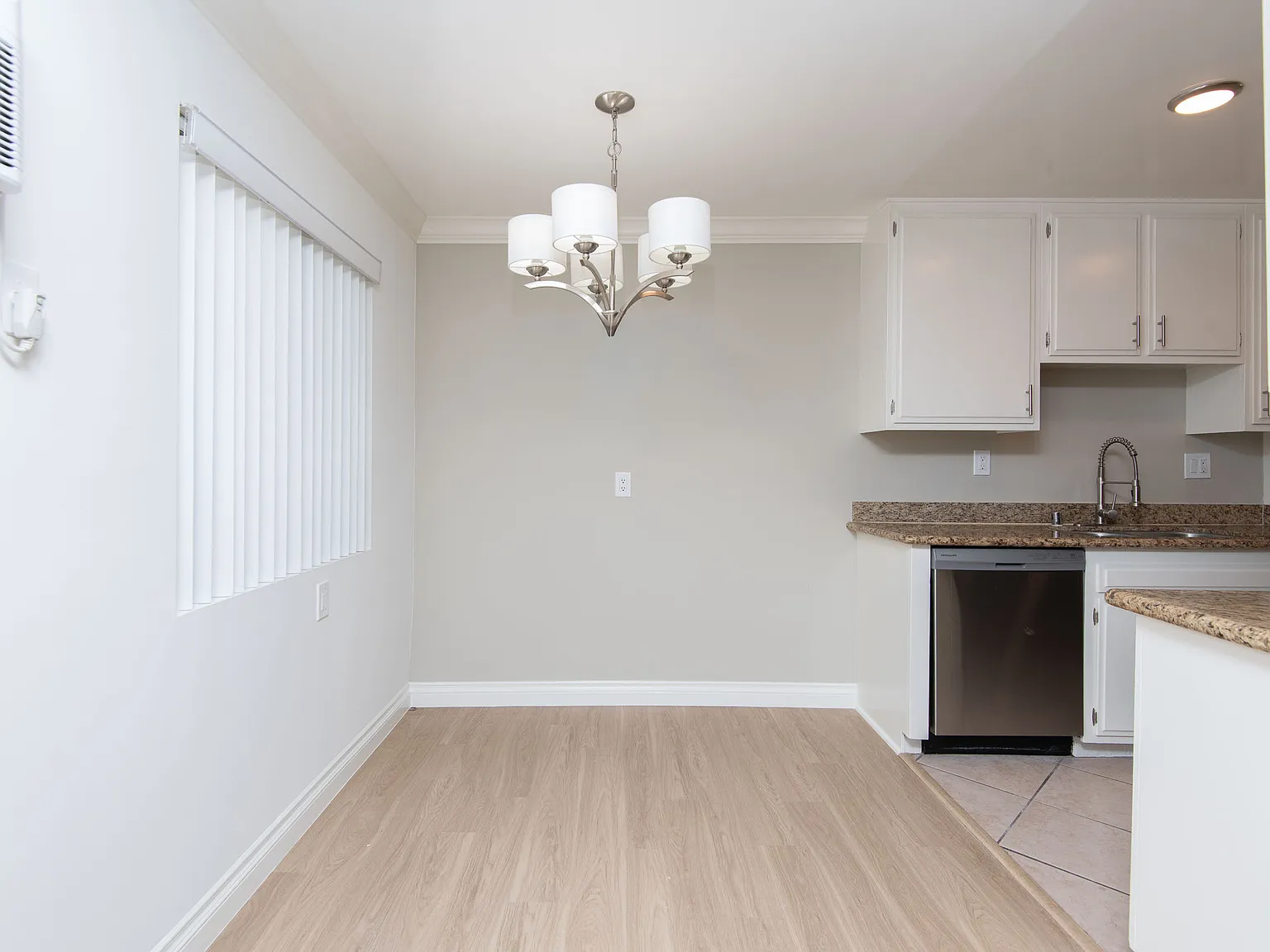2 bed, 910 sqft, $3,850 — Photo 4