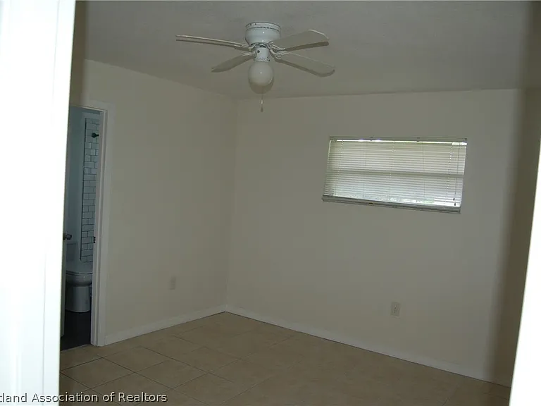 107 Lavender Ave — Photo 9