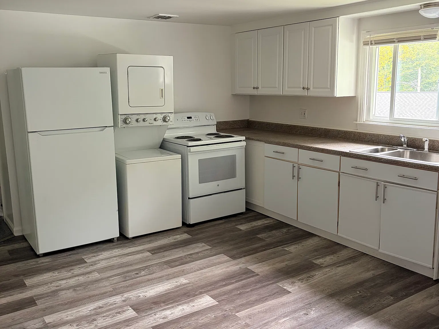 3 bed, 1060 sqft, $2,275 — Photo 2