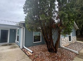 614 Woodbridge Ln APT 3, Freeport, IL 61032