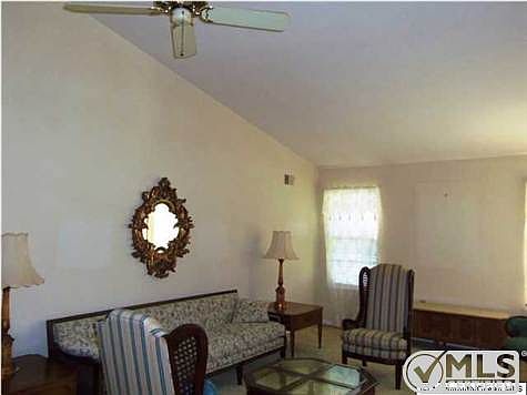 4th image of 1034B Thornbury Ln