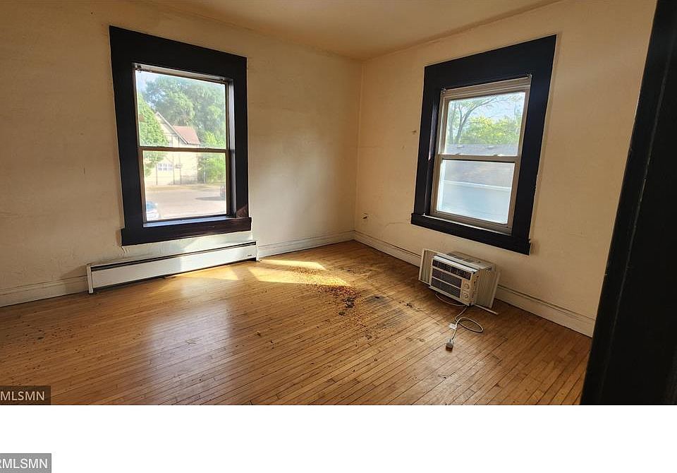 2nd image of 1052 Ross Ave