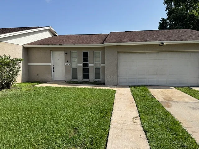 319 La Paz Dr — Photo 1