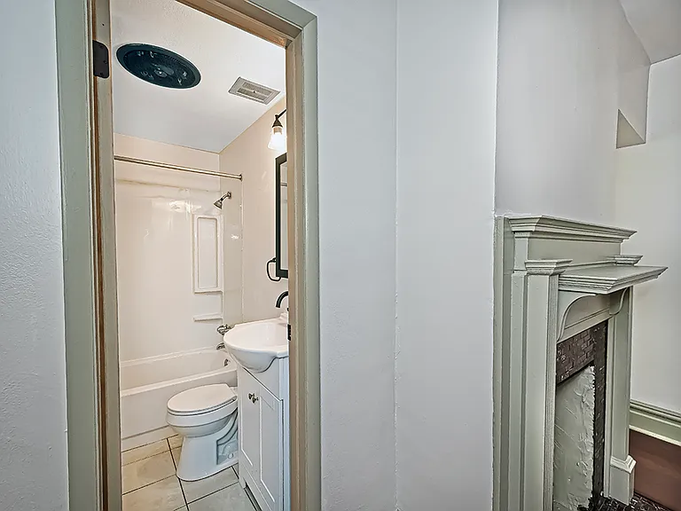 1136 N Euclid Ave #1 — Photo 14