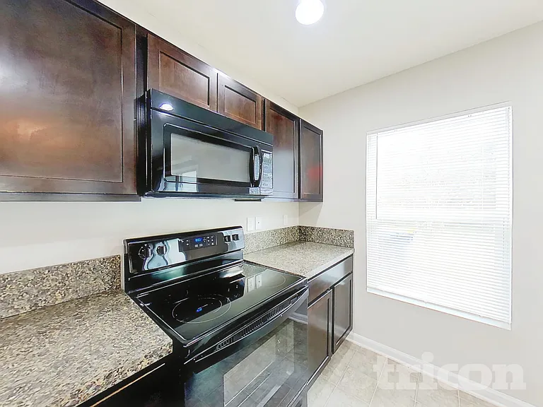 1352 Biscayne Grove Ln — Photo 4