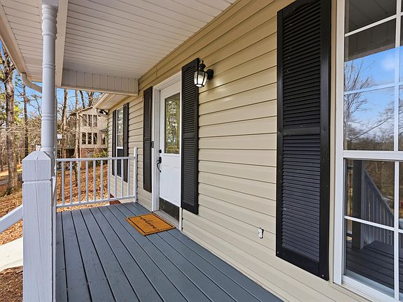 3rd image of 1651 Thornhill Rd