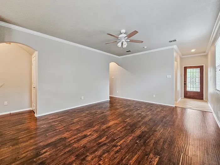 4 bed, 2.0 bath, 1856 sqft, $2,595 — Photo 4