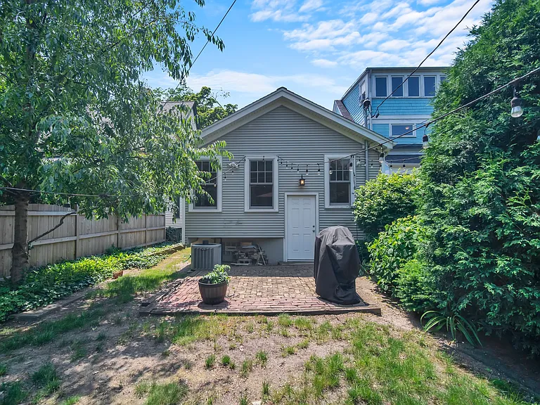 823 Hamlin St — Photo 21