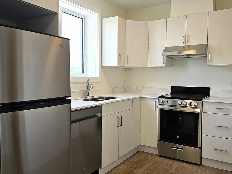 140 Church St — Photo 17