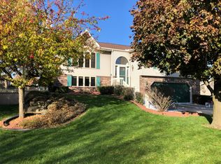 497 Cherry Wood Dr, Oregon, WI 53575