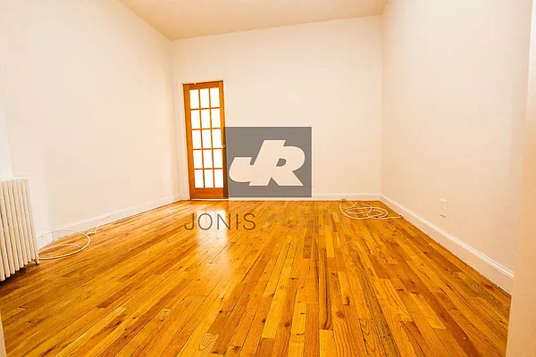 Rented by Jonis Realty | media 7