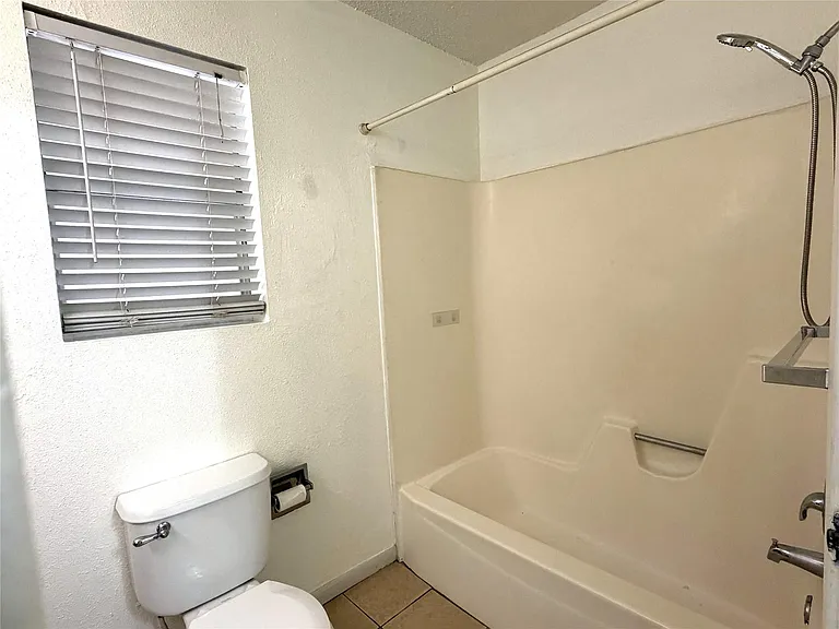 8842 Barton St — Photo 9