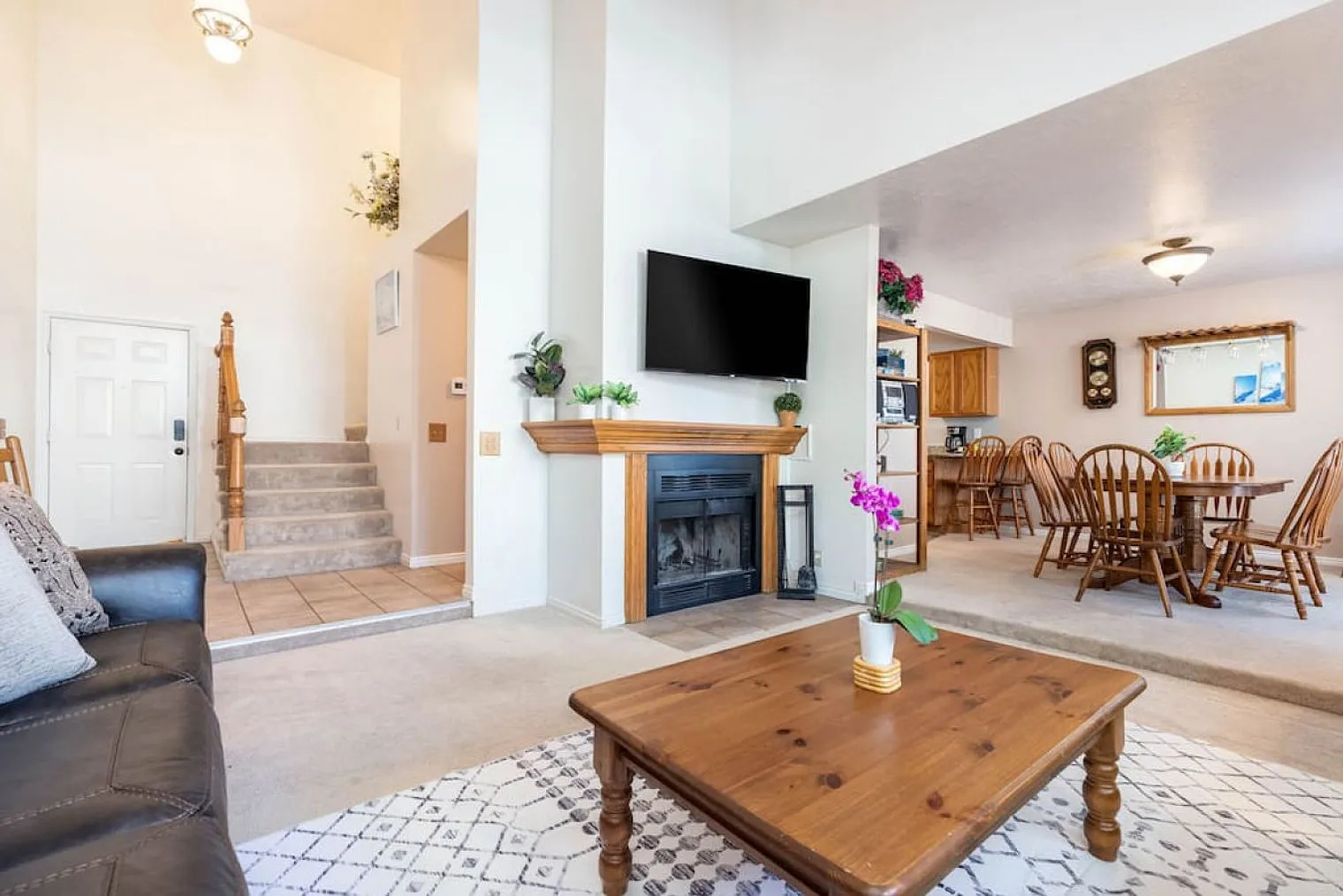 4 bed, 3.0 bath, $6,123 — Photo 2