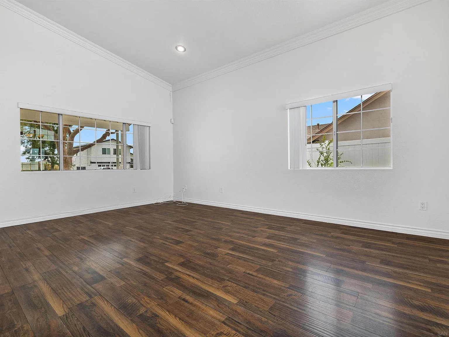 4 bed, 2.5 bath, 2074 sqft, $5,195 — Photo 3