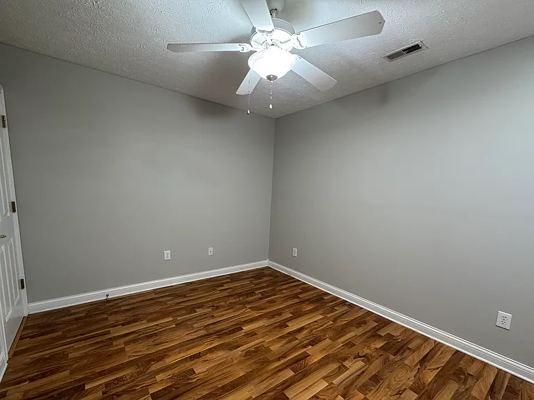 1442 Oakhill Dr — Photo 8