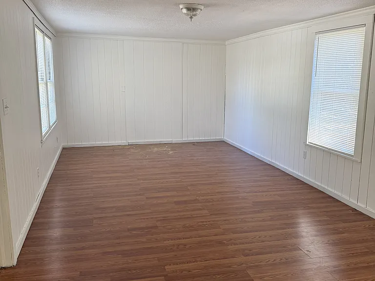 656 NE Lake Dr — Photo 8
