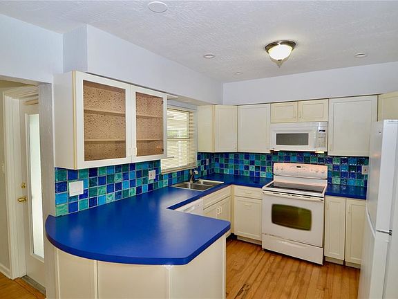 2nd image of 3525 IROQUOIS AVENUE