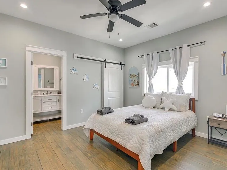 1049 Sunset Cir W — Photo 10