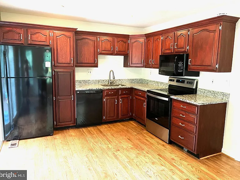 11951 Heathcote Ct — Photo 5