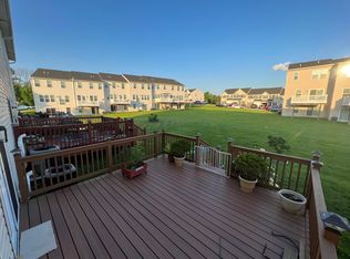 102 Green View Dr, Pottstown, PA 19464