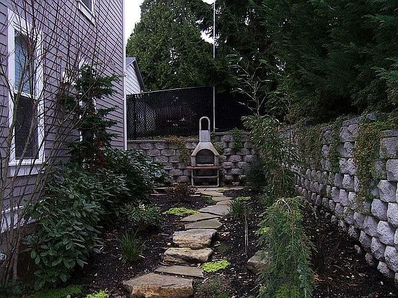 2nd image of 220 5th Ave