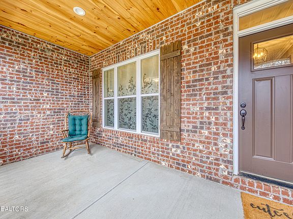 3rd image of 551 Carrington Blvd