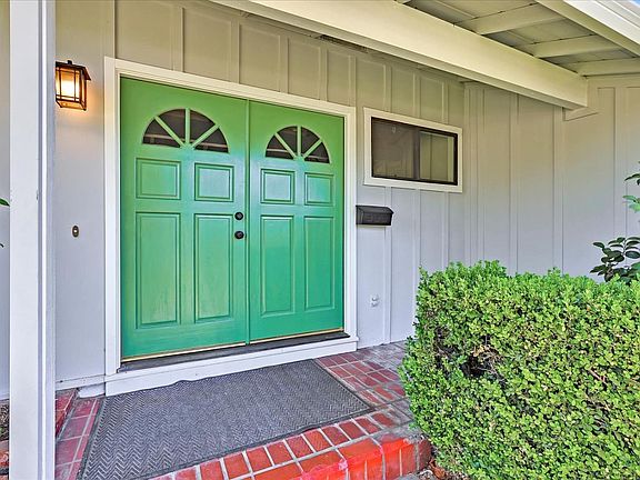 2nd image of 10446 Vista Dr