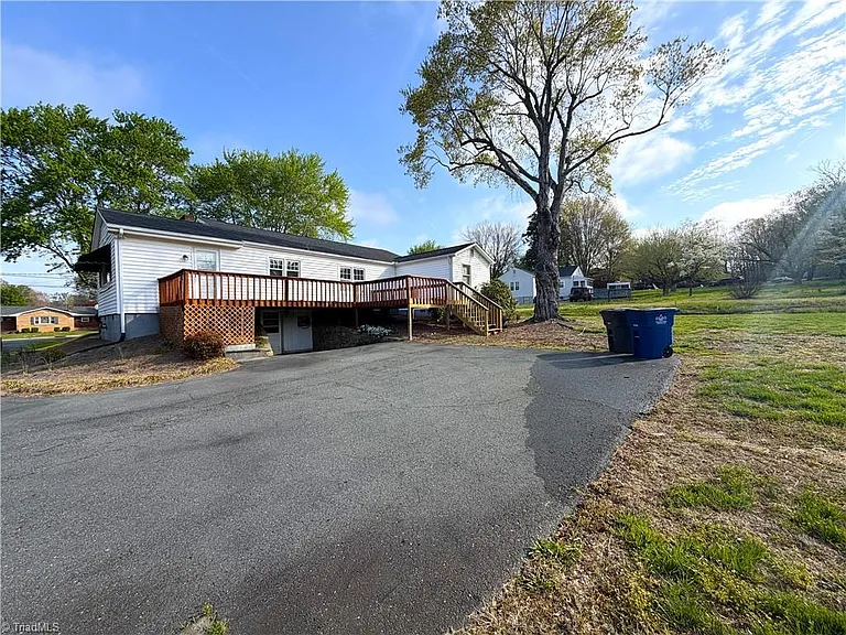 5512 Winona St — Photo 10