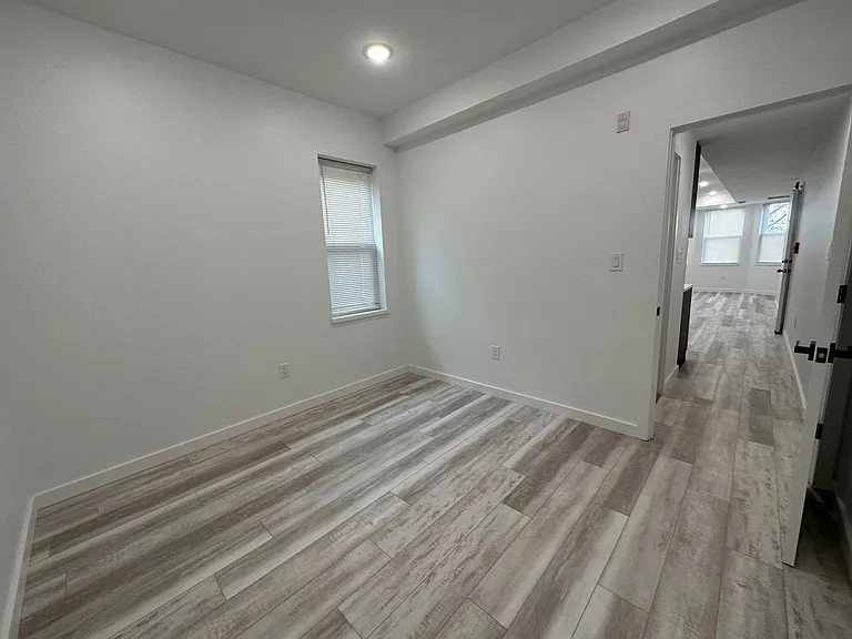 129 S 51st St #2F — Photo 13
