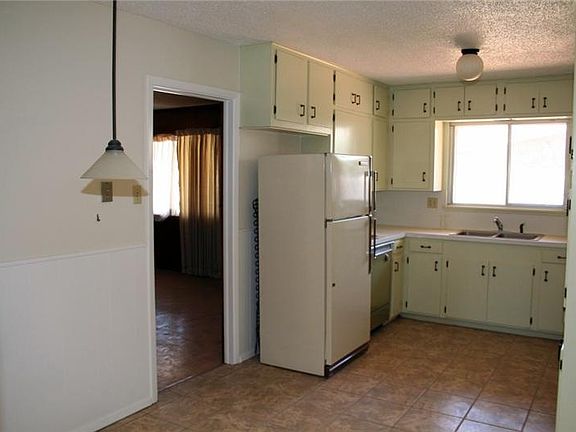 5th image of 8317 Catalpa Ln