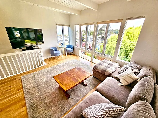 2 bed, 1.5 bath, 1200 sqft, $5,100 — Photo 3