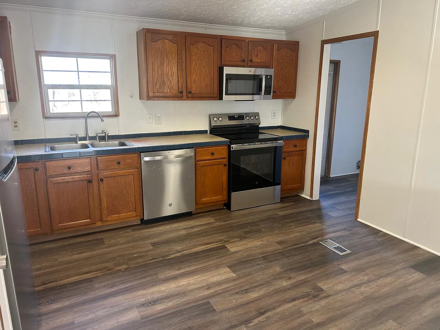 3 bed, 1408 sqft, $1,699 — Photo 4