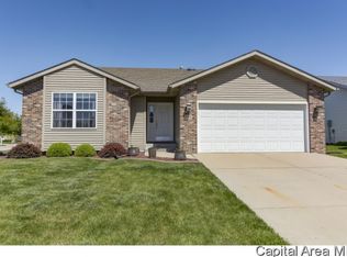 2000 Finch Haven Ln, Springfield, IL 62711
