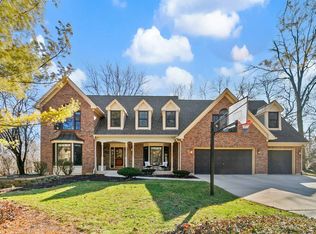 2010 Stonebridge Ct, Wheaton, IL 60189