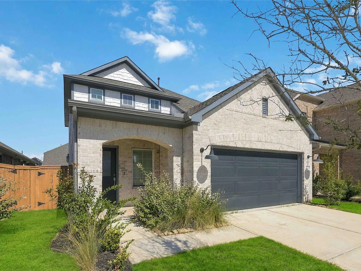 4 bed, 3.0 bath, 2434 sqft, $2,950 — Photo 3