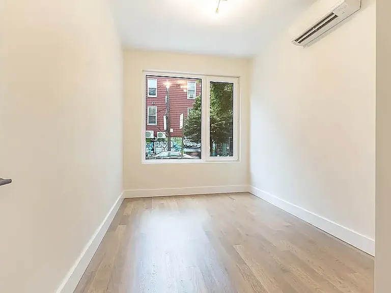 51 Ten Eyck St #3R — Photo 4