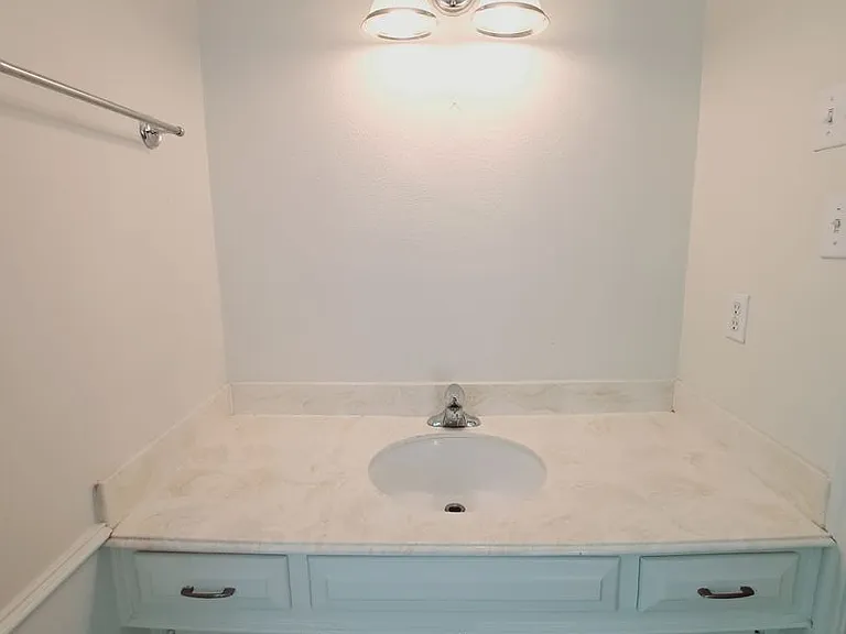 4106 Cedar Creek Dr — Photo 18