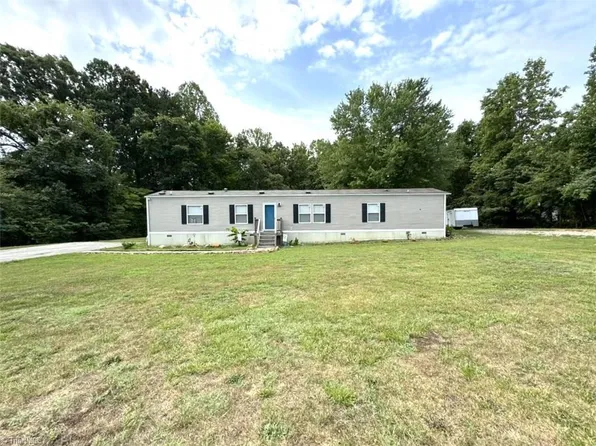 2974 Amostown Rd, Sandy Ridge, NC 27046
