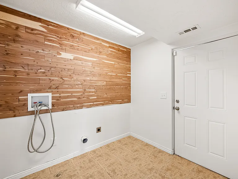 609 E Wilmington Ave — Photo 28