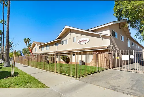Sandra's Apartments Photo 1