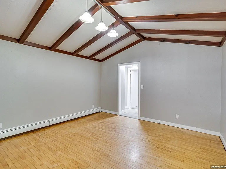 536 Algoma Blvd — Photo 9